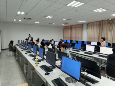 技藝爭(zhēng)鋒，代碼生輝——我校第六屆學(xué)生技能競(jìng)賽之Web前端設(shè)計(jì)賽項(xiàng)圓滿(mǎn)落幕